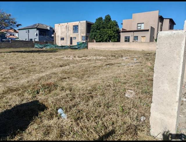 LAND FOR SALE IN WOODHILL ESTATE